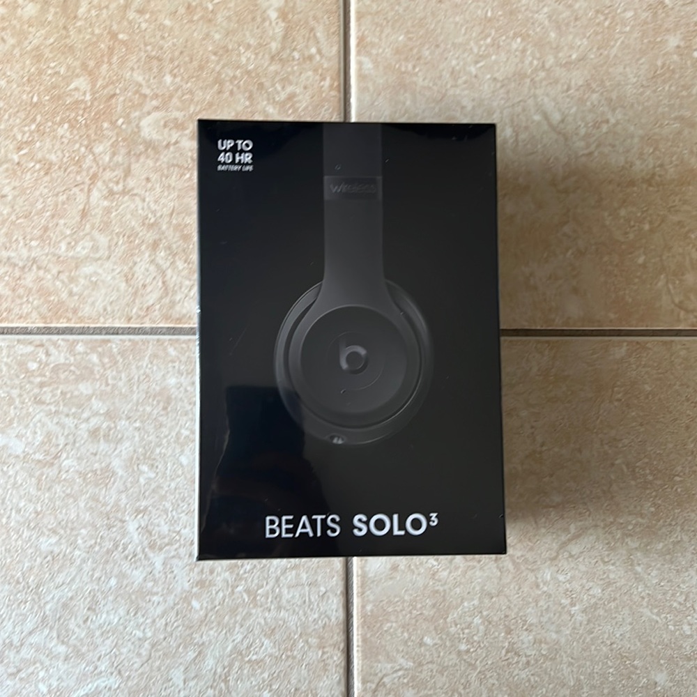 Beats Solo 3 - New